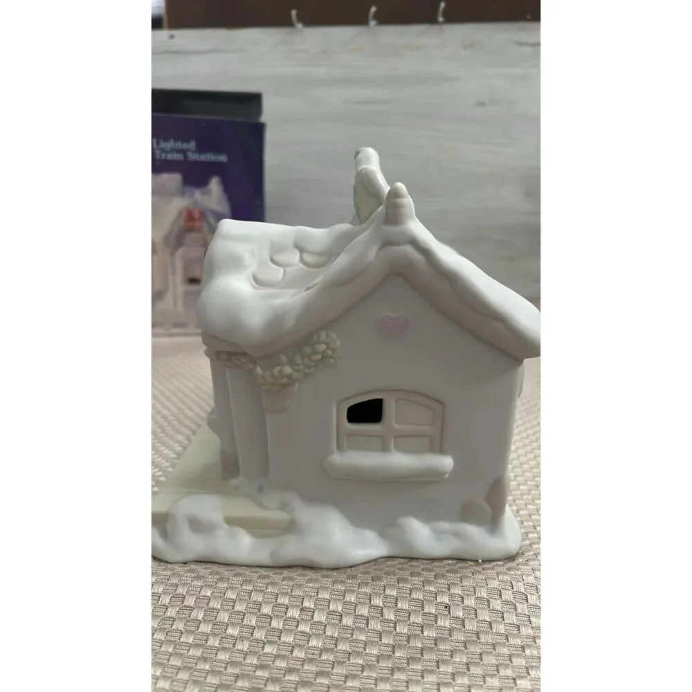 Precious Moments Sugar Town Lighted Train Station Porcelain 1995